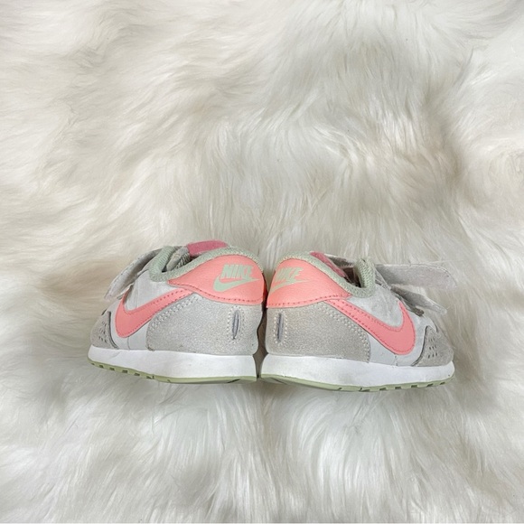 Nike Little Girl MD Valiant Low Gaze Sneakers - Picture 5 of 12